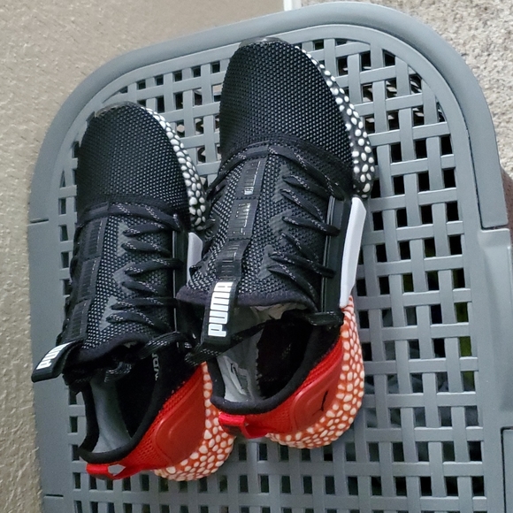 Shoes - Picture 2 of 4